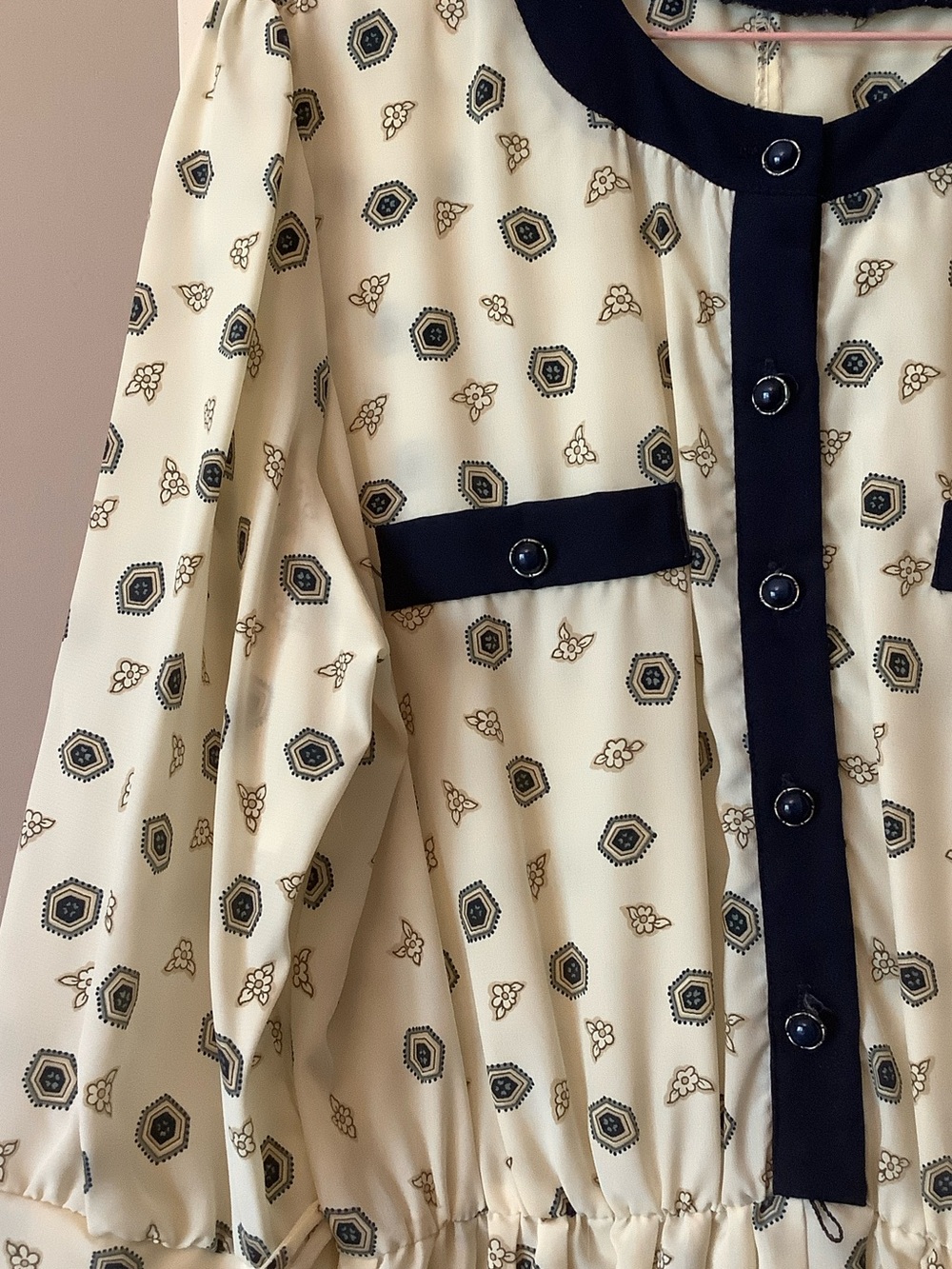 Vintage Retro Cream Printed Casual Midi Dress with Navy Trim - Picture 3 of 7